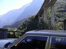 Der W123 unter der Gotthard Autobahn